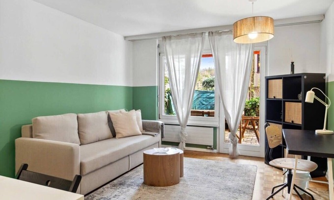 District 8 Apartment | Bright 1BR Apartment w/Patio in Seefeld
