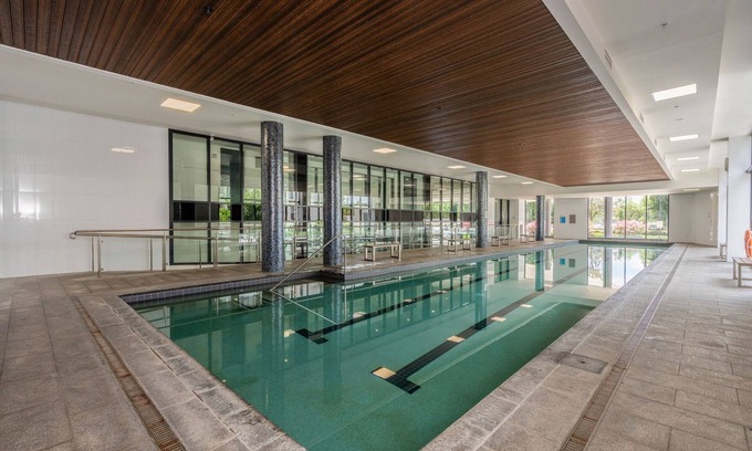 Lyneham Apartment | Bright 2-Bed Flat Near City Amenities