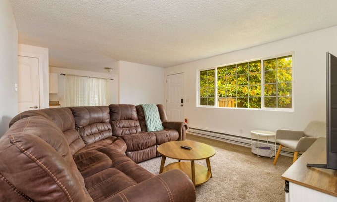 Picnic Point-North Lynnwood House | Bright 2BR Lynnwood Retreat