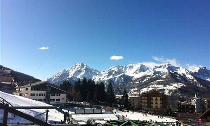 Sauze d'Oulx Apartment | Bright accommodation in Sauze D'Oulx near the ski slopes ideal for families