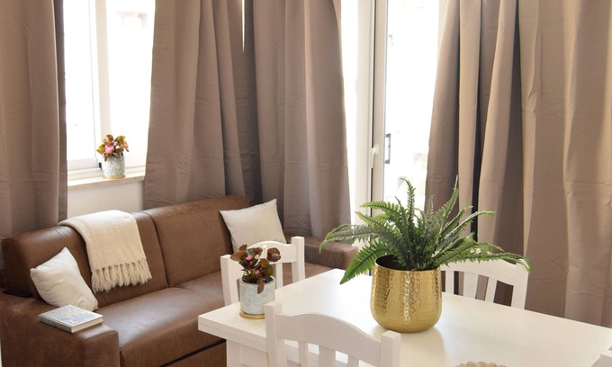 Terrasini House | Bright, air-conditioned apartment with a large terrace a few steps from the sea