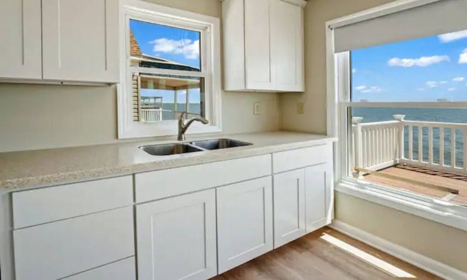 Downe House | Bright and beautiful home on the Delaware Bay