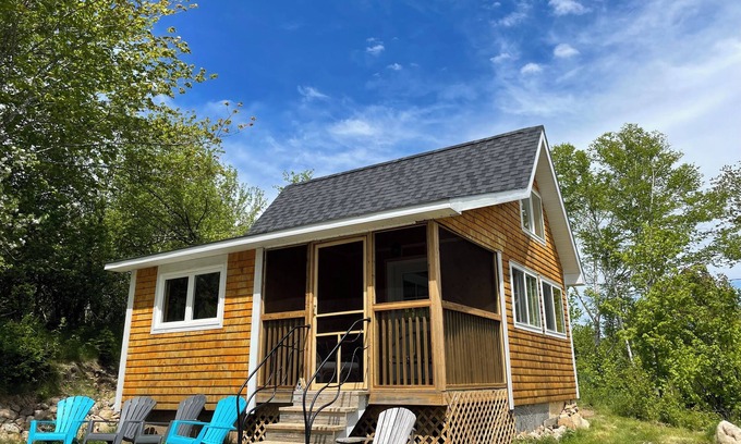 Saint Anns Cabin | Bright and charming cabin on the Cabot Trail overlooking St. Ann’s bay.