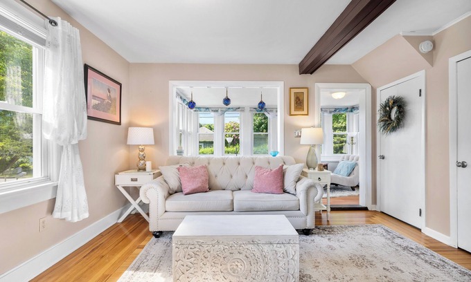Waterford House | Bright and Cheerful Coastal Cottage with Water Access