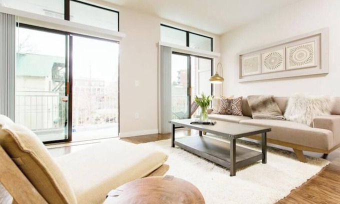 Inman Park Apartment | Bright and Cheery Apartment Inman Park LOCAL