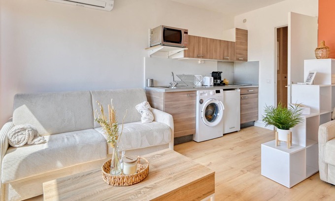 Baille Apartment | Bright and Cosy Studio in Marseille