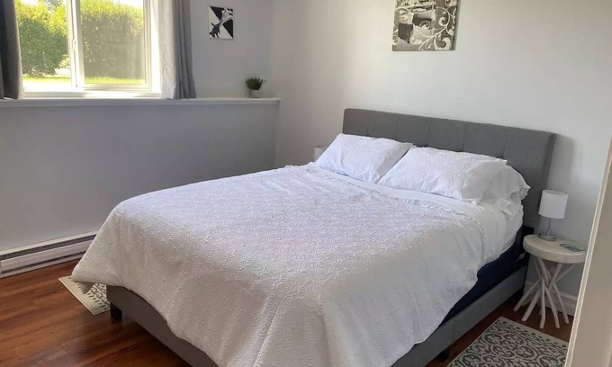 East Kootenay Apartment | Bright and Cozy 2BR Central Condo W/D Parking