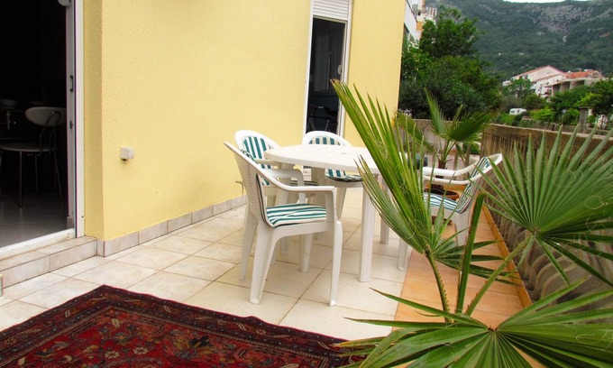 Maini Apartment | Bright and fresh beach apartment - Stay 6 nights and get the 7 the night free
