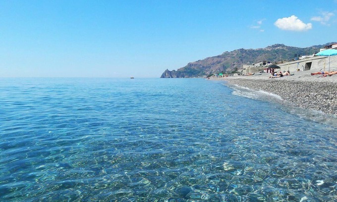 Santa Teresa di Riva Apartment | BRIGHT AND SPACIOUS APARTMENT ON THE IONIAN RIVIERA