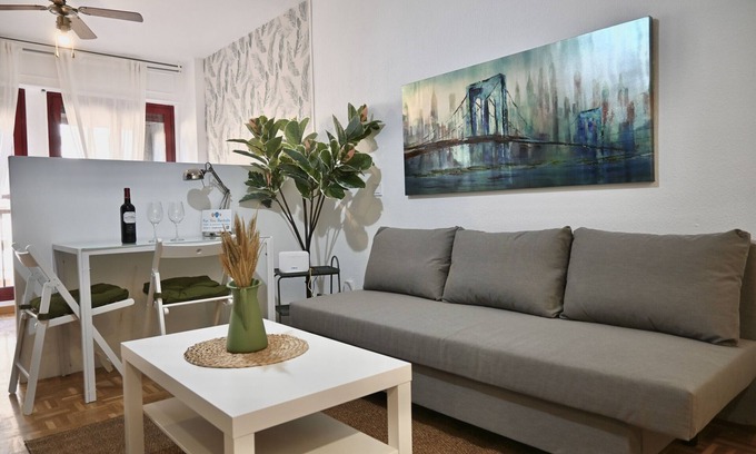 Pena Grande Apartment | Bright and practical apartment in El Barrio del Pilar
