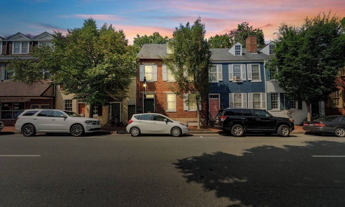 Old Town Fredericksburg Apartment | Bright and Spacious Studio in Heart of FXBG