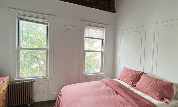 Greenpoint Apartment | Bright and Spacious 2 Bedroom Apartment in Prime Greenpointn