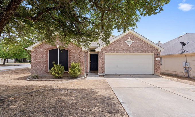 Springbrook House | Bright and spacious 3B home in Round Rock