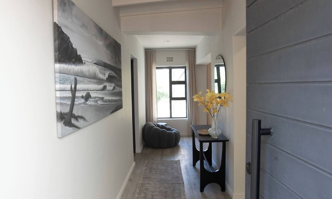 Scott Estate House | Bright and spacious home with private pool