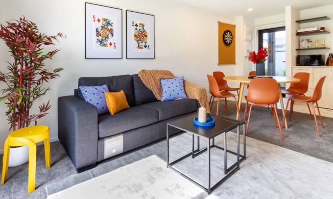 Addington House | Bright and Stylish 2BR Near Addington Park