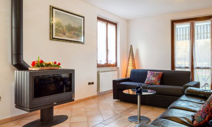 Bastia Umbra Apartment | Bright and very spacious apartment, which in 165 sqm accommodates 8 people with great comfort, having three bedrooms and two bathrooms. The flat is located in a villa and has access to the garden with an equipped patio and gazebo, shared with the other a