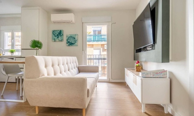 San Jose Obrero Apartment | Bright Apartment Near Seville's Historic Center