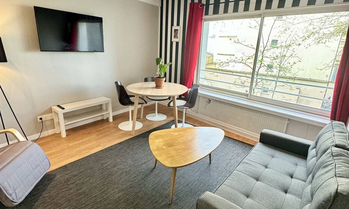 Quartier de la Goutte-d'Or Apartment | Bright Apartment near Montmartre 'Amélie'