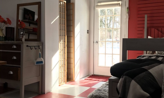 East Greenwich Apartment | Bright & Beautiful Studio