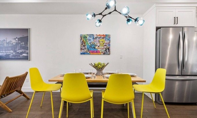 Crescent Heights House | Bright & Bold 4BDRM Modern Retreat