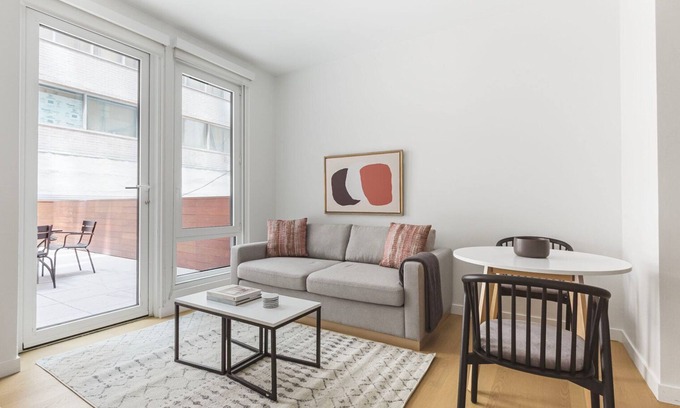 Brooklyn Heights Apartment | Bright Brooklyn Heights 1BR w/Gym & Doorman, nr BB Park, by Blueground