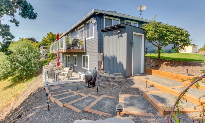 McMinnville Apartment | Bright & Cheery Golf Getaway, Close to Wineries & Local Attractions