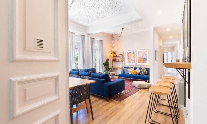 Lisbon Old Town Apartment | Bright City Centre, subway at 10m, 6 Rooms, 18 pax
