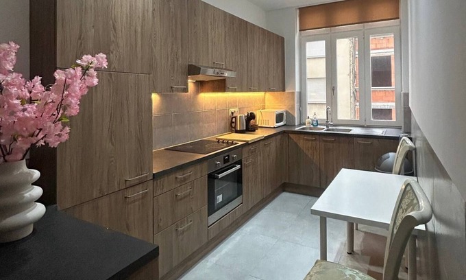 Haringrode Apartment | Bright & Comfortable Apartment in the Heart of Antwerp – Sleeps 5