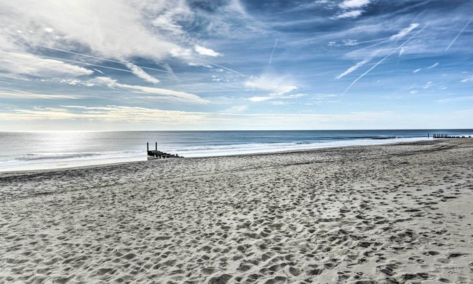 Admiral Estates Condo | Bright Condo Half-Block to Cape May Beach!