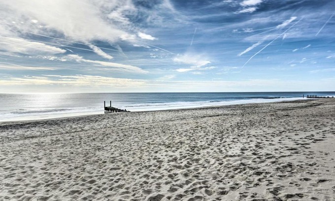 Admiral Estates Apartment | Bright Condo Half-Block to Cape May Beach!