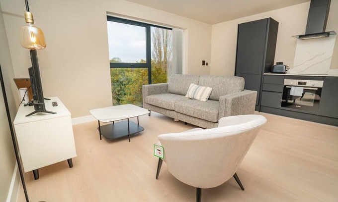 Bloxwich Apartment | Bright & Contemporary 2 Bed Flat in Birmingham