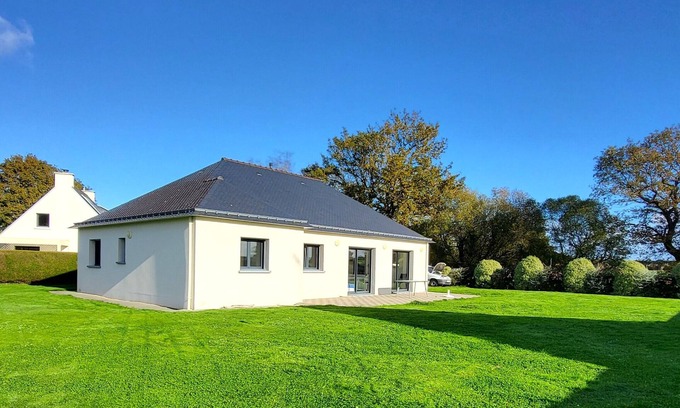Plumergat House | Bright Country Home near Beaches & Sainte-Anne-d’Auray