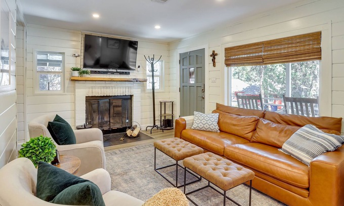 Big Bear City Cabin | Bright & Cozy Big Bear Cabin Rental ~ 5 Mi to Lake