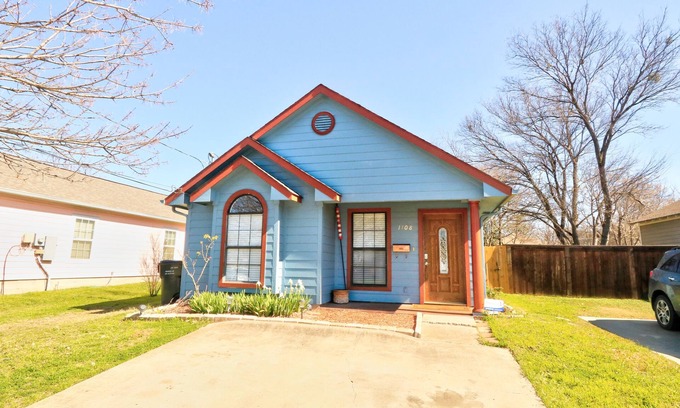 Plano House | Bright & Cozy Retreat in the Heart of Plano Private Stay