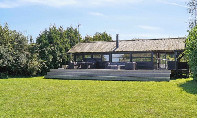 Jægerspris House | Bright, cozy summer house directly by the fjord