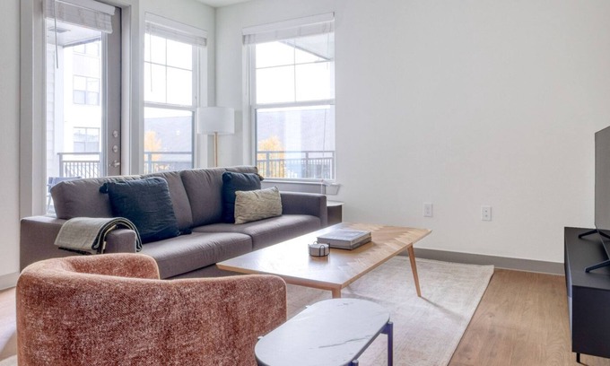 Knollwood On The Colorado River Apartment | Bright East Austin 2BR w/ Pool, Gym & W/D, nr nightlife, by Blueground