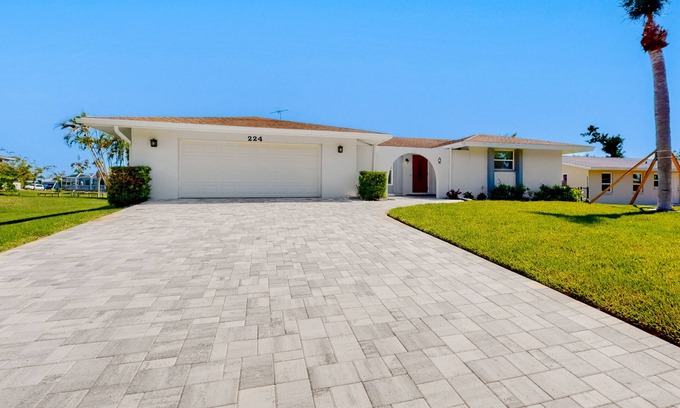 Oakland Hills House | Bright Florida home with pool, gas grill, private pool, and washer/dryer