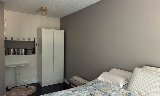 Richmond City Centre Condo | Bright Furnished Bedroom for Rent, Richmond Central location
