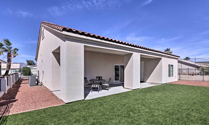 Fort Mohave House | Bright Home w/Yard, 4 Mi to Colorado River!