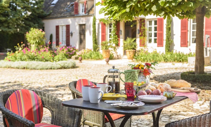 Montagny-les-Beaune House | Bright loft with private courtyard terrace in a charming area of ​1740