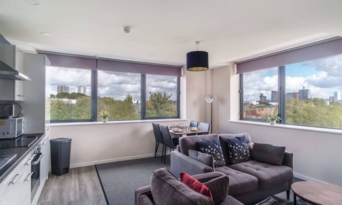 Salford Apartment | Bright & Modern 2 Bed Manchester Apartment