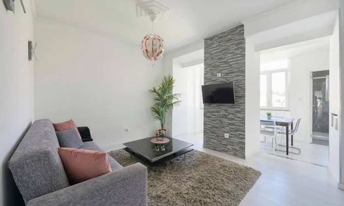 Beato Apartment | Bright Modern Apartment in Lisbon City Center with AC