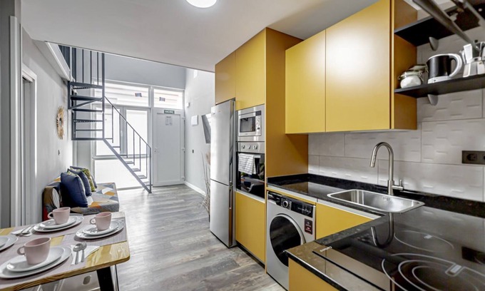 Bellas Vistas House | Bright near 4 Caminos - REINA VICTORIA Apartment