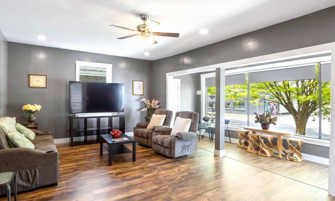 New Albany House | Bright New Albany Home 12 Mi to Churchill Downs!