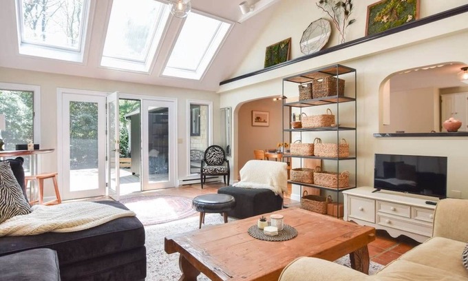 Marstons Mills House | Bright & Open Central A/C Dog Friendly!