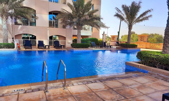 Jumeira 3 Apartment | Bright Open Plan Flat★Central DXB★Large Private Terrace Garden★Great Canal Views