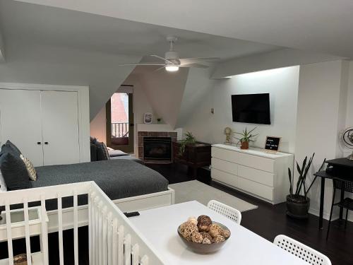 Cabbagetown Apartment | Bright, Private, Peaceful Suite with Retail Conveniences Steps Away