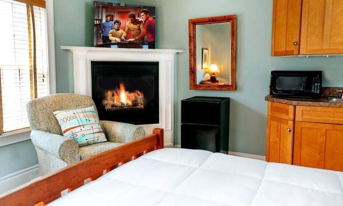 Provincetown House | Bright Queen Room with Fireplace & Skylight - Steps from Downtown Provincetown
