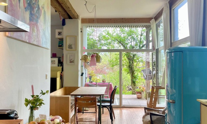 Utting am Ammersee Apartment | Bright, quiet apartment with terrace and large natural garden. Lake and train station nearby