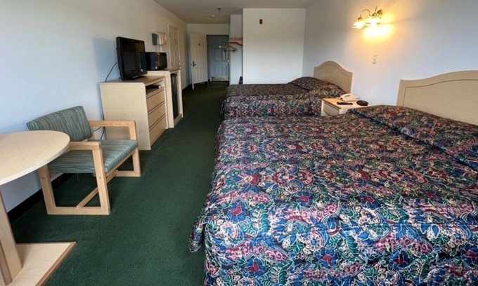 Red Bud Bed & Breakfast | Bright Single King Suite in the Heart of Red Bud!